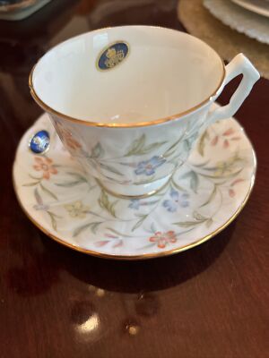 Lovely! Ansley made in England teacup & saucer 