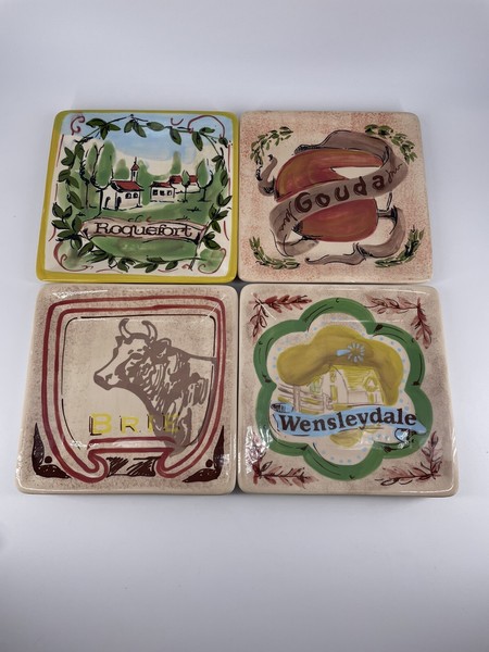 Juego de 4 platos cuadrados de cerámica pintados a mano del mercado mundial de delicatessen para queso en caja