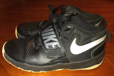 Nike Team Hustle 08 Basketball Shoe Sneakers 881942-001 Toddler Size 1Y