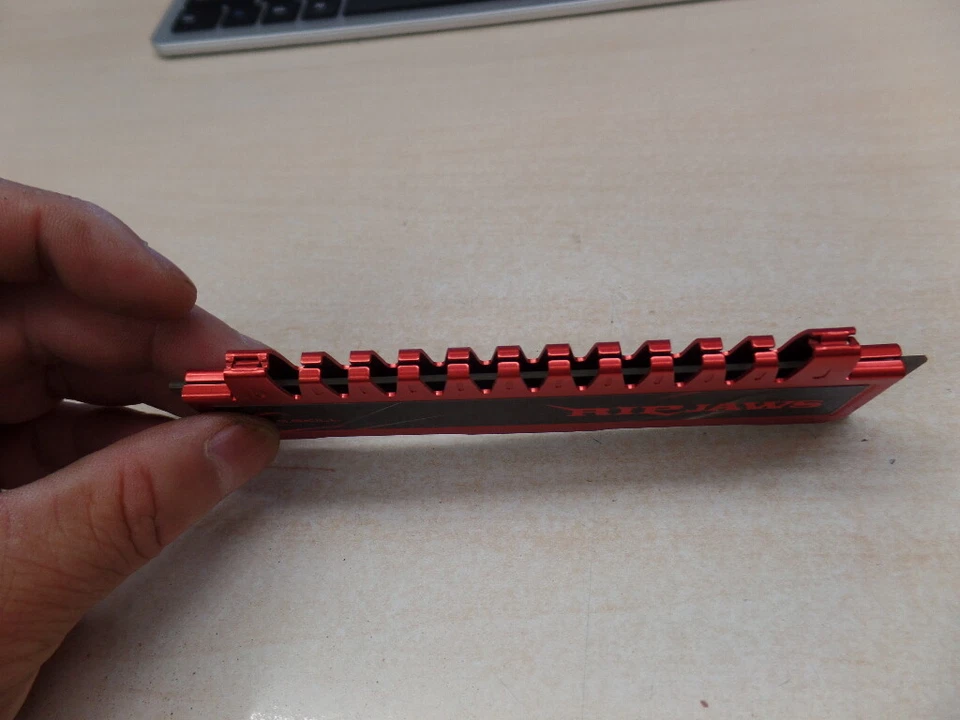 Awesome G.Skill Ripjaws PC3-12800 DDR3-1600 F3-12800CL9Q-16GBRLMemory RAM 4GB - Image 3 of 4