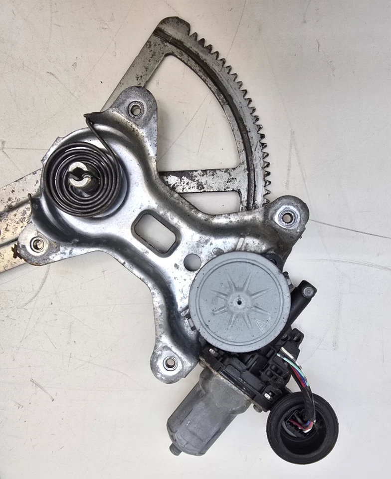 Lexus RX350 RX450h 2010-2015 Front Right Door Window Motor 85710-0E021 OEM - Image 3 of 4