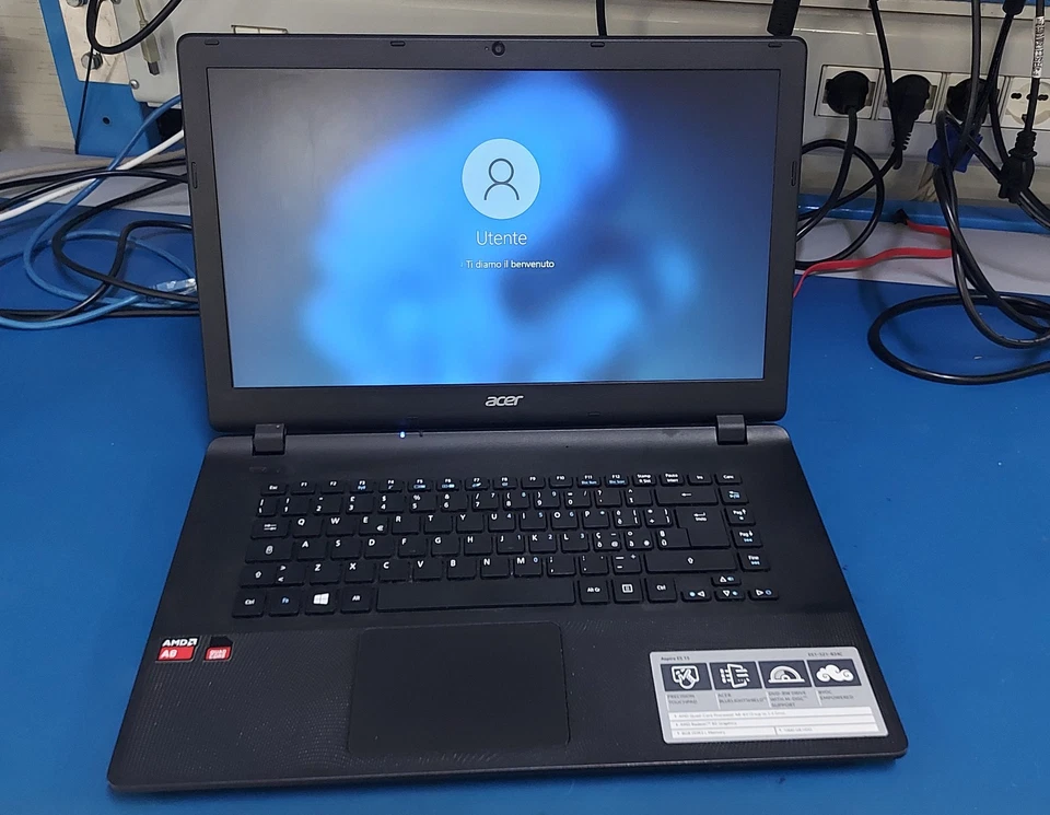 Notebook Acer Aspire ES!-521 AMD E8-6410 RAM 8 GB SSD 128 GB S.O. Win 10 H - Immagine 3 di 4