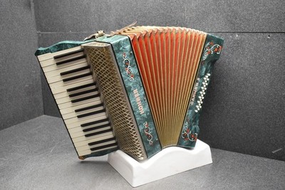 Hohner Carmen  24 Bässe  2 Chörig Made in Germany  #234