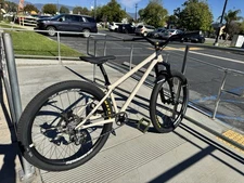 Dirt Jumper MTB Pivot Point Mountain Bike Custom Build Dirt Jumper