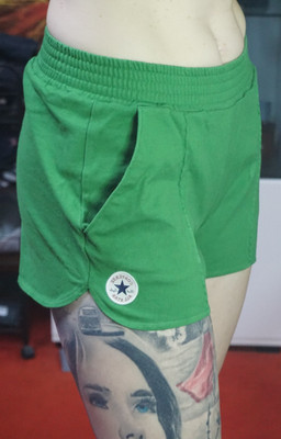 Converse Hüfthose Hot Pants Shorts sportlichLow Waist Gr XS 32 34 grün