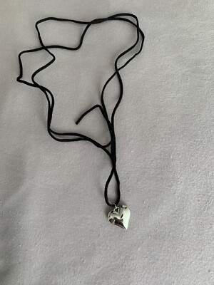 ''Choker für den Hals in Form eines Herzens''