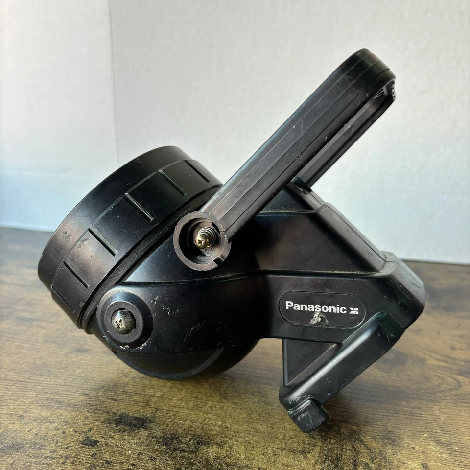 Luz de punto de trabajo Panasonic EY3790 hecha en Japón - sin probar - viene con bombilla adicional Foto 4 de 4