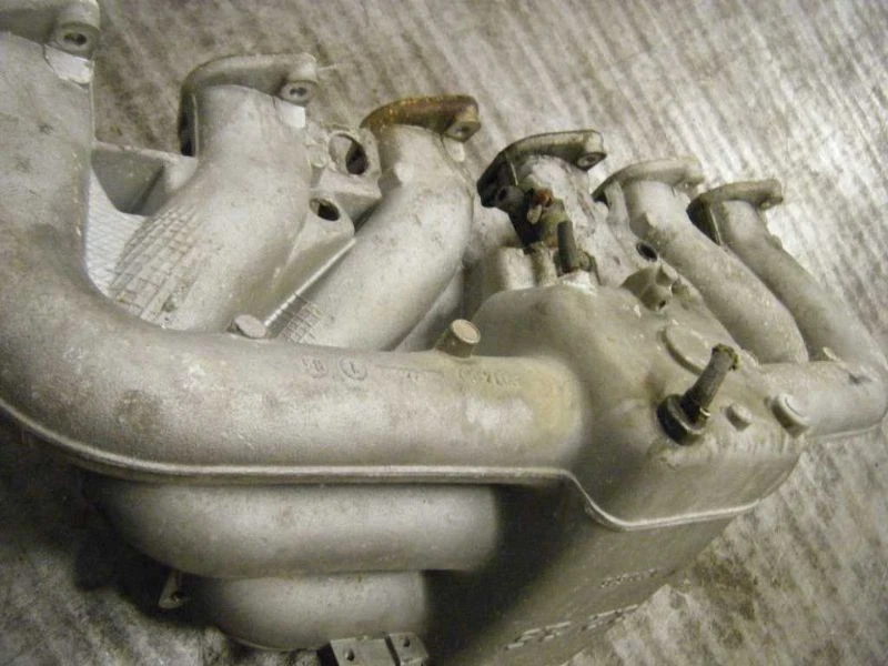 Bmw 635 csi intake manifold 1985 - Image 2 of 4