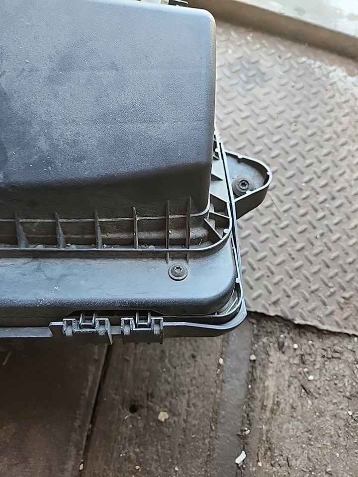 06-11 Buick Lucerne Cadillac DTS filtro de entrada limpador de caixa de ar com MAF e mangueira - Imagem 3 de 4