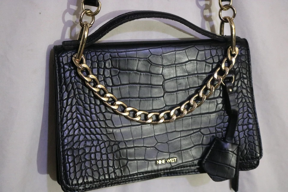 Nine West Cuero Imitación Piel de Gator Baguette Acentos Dorados Foto 2 de 4