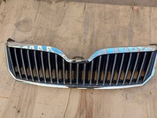 Calandre Skoda SUPERB
