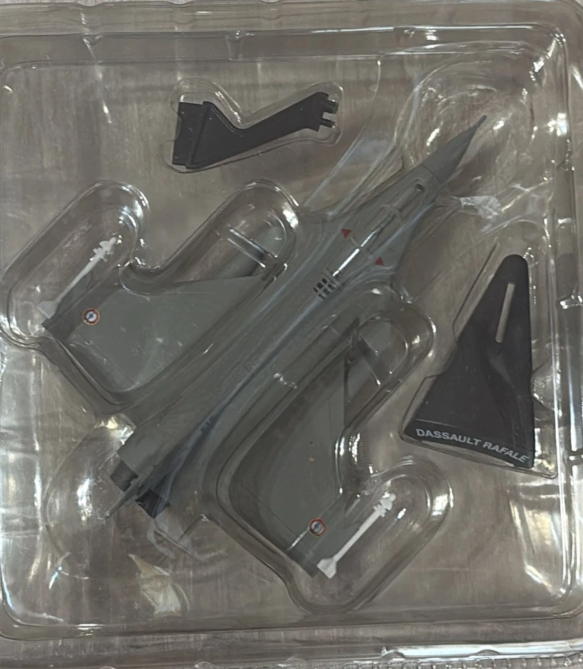 DASSAULT RAFAELE SCALA 1:120 AEREO MODELLINO NEW IN BOX CON STAND - Immagine 2 di 3