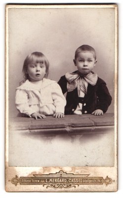 Fotografie Atelier Feyen, Cassel, Leipziger Str. 14, Portrait süßes Kinderpaar  