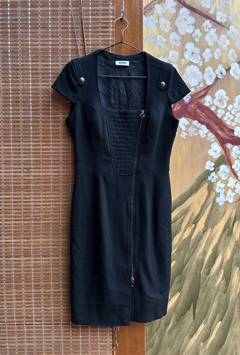 Abito Moschino vintage economico e chic nero con zip laterale manica corta