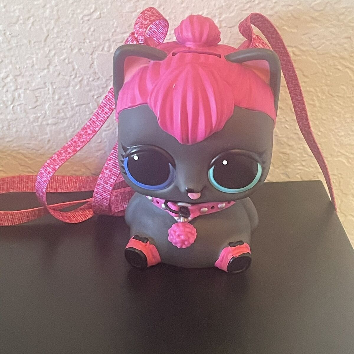 LOL Surprise,Biggie Pet Pink Spicy Kitty, 7” Tall Coin Bank, Backpack