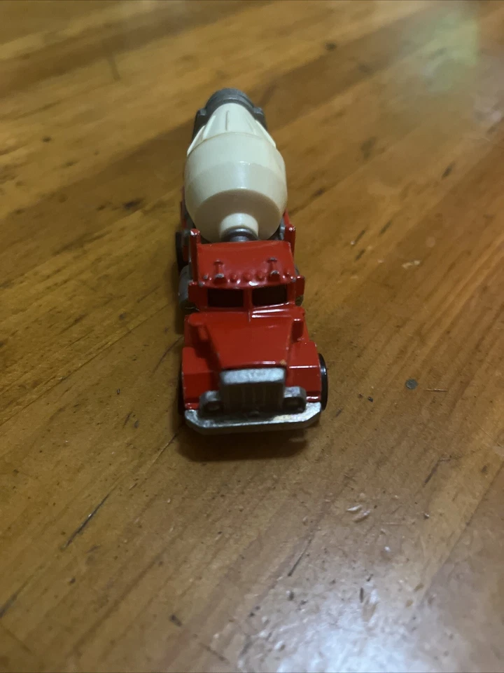 Camión de hormigón Hotwheels Peterbilt 1979 Foto 2 de 4
