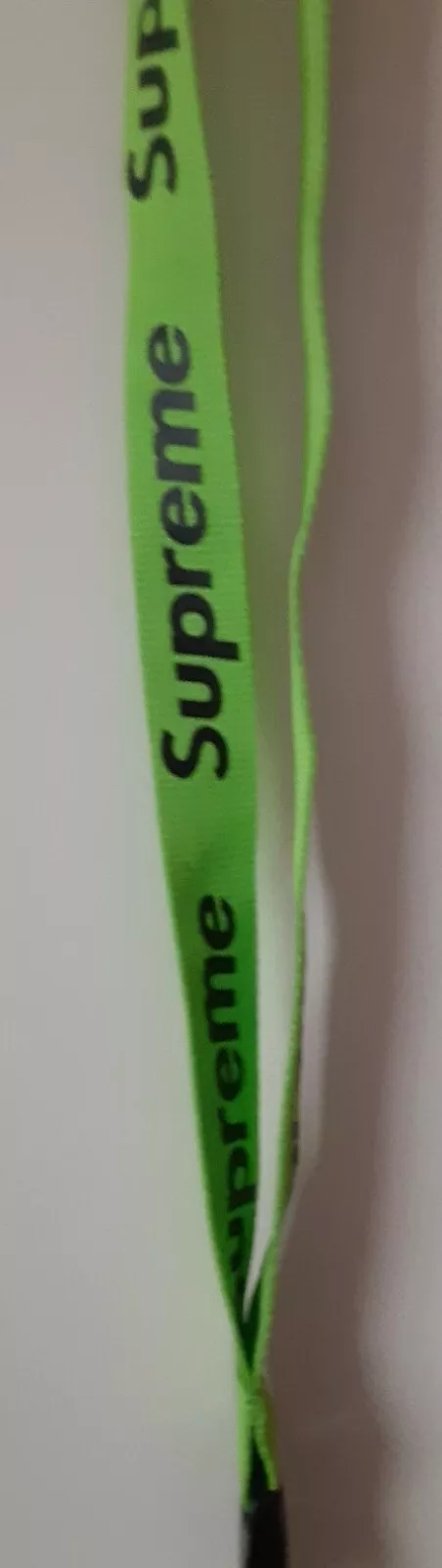 lanière suprême AVEC 3 STICKERS NEUF