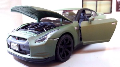1:24 Nissan GT-R R35 V6 Matt Satin Green Motormax Diecast Scale Modellauto Neu in OVP