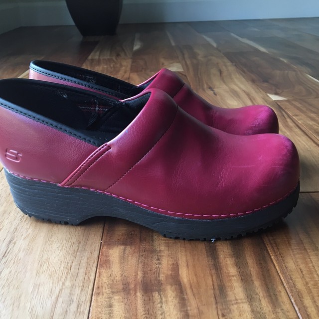 sketchers work clog