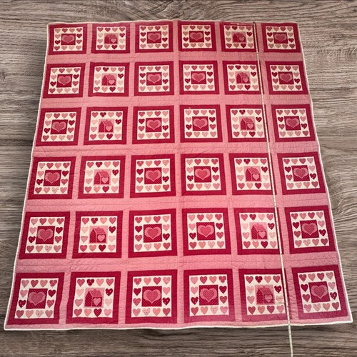 Vintage Handmade Quilt, Red/Pink Hearts/Houses, Needs Work, 81 x 88” - Picture 4 of 11
