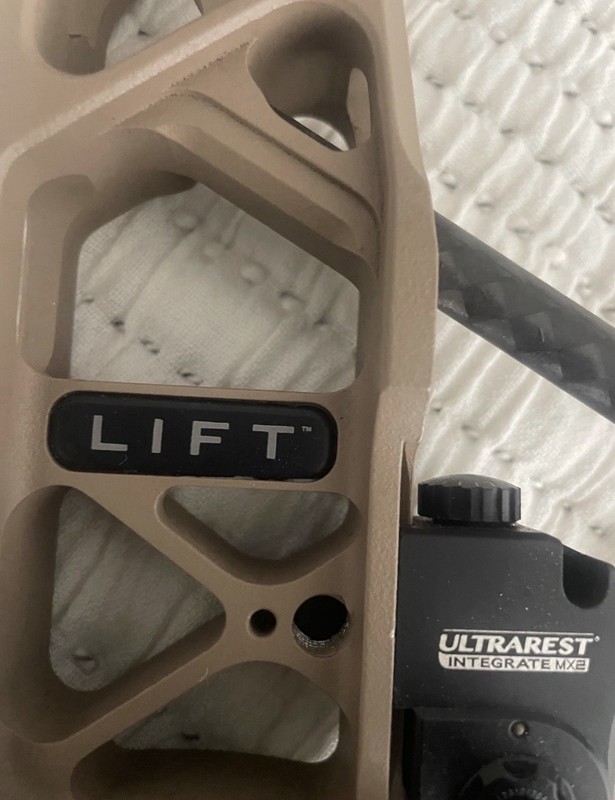 Mathews Lift 33 RH 70lb Compound Bow 31in Draw 
