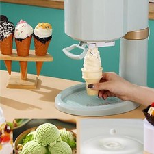 Automatischer Softeisbereiter mit Früchten, ...