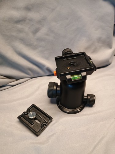 Vanguard SBH-100 Ball Tripod Head with QS-39 Quick Release Plate - Picture 2 of 4