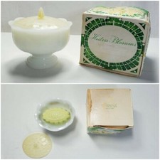 Vintage Avon Hostess Blossom with original soap. Beautiful soap dish