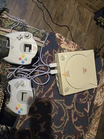 Sega Dreamcast Complete Bundle - Console, Controller+ Game