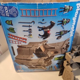 Playmobil 6002 Knights Green Wolf Castle 2013 with Box