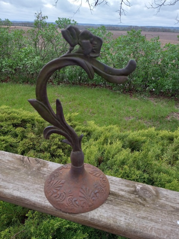 Wrought Iron/Cast Iron Hanger for Small Hanging Basket