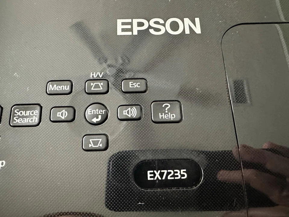 Epson EX7230 Pro/Ex7235 Pro Projector 3LCD WXGA 3000 Lumens /Power Cord  & Case - Image 4 of 4