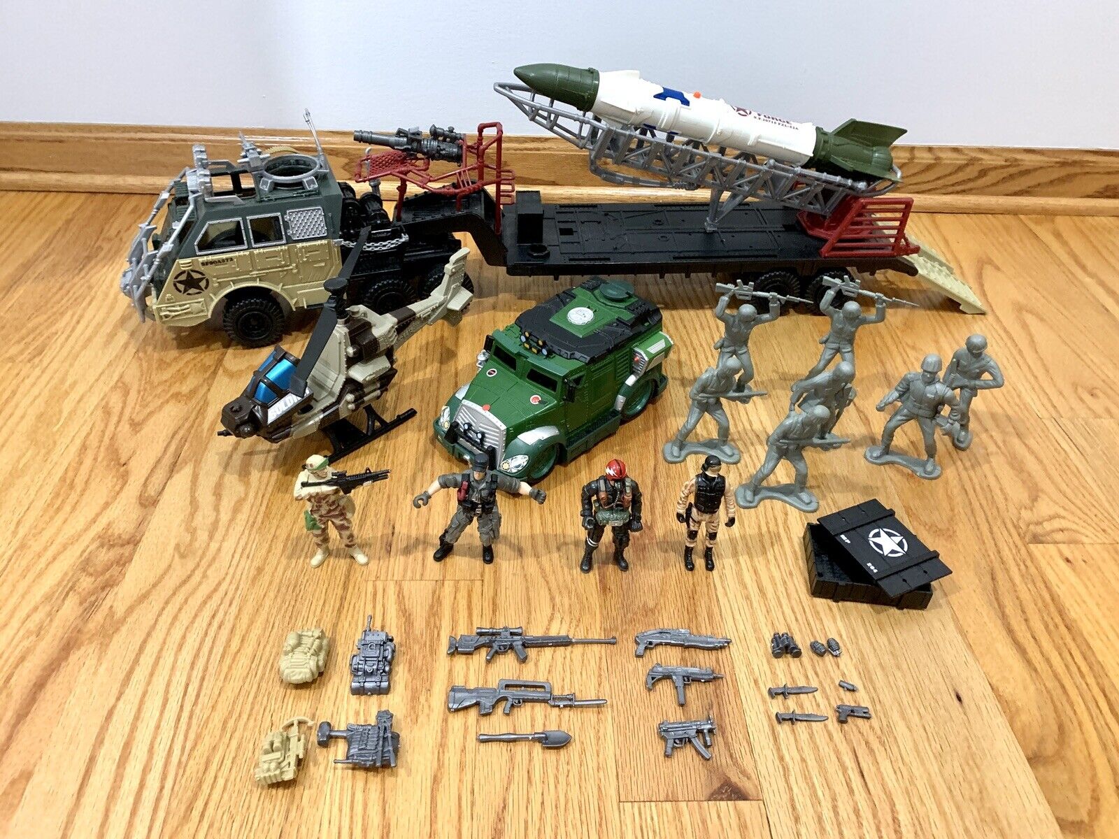 True Hero G.I Joe Soldier Force Missile Launcher  Playset