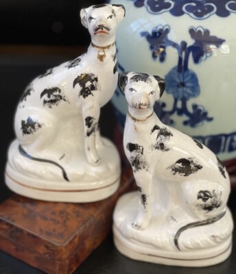 Glorious Rare 19C English Staffordshire Black White Fox Spaniel Mantle Dog 5.25 