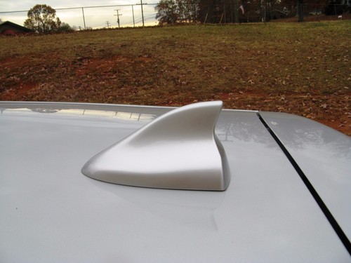 Functional AM/FM SILVER Shark Fin Antenna - FITS: 2009-2015 Toyota Venza - Picture 3 of 8