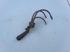 Cultivador de jardín de 3 dientes azada rastrillo garra implemento vintage antiguo fecha de pat