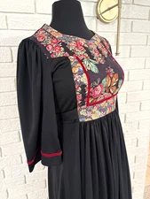 Vintage 70s Young Edwardian Arpeja Floral Roses Peasant Dress with Velour Trim