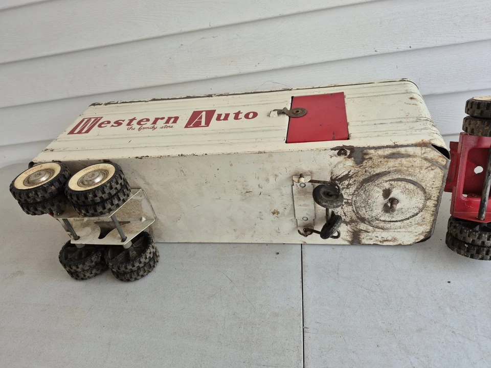 VINTAGE ADVERTISING WESTERN AUTO STORE DELIVERY TRUCK,STRUCTO TOY 1960'S,1970'S - Image 2 of 4