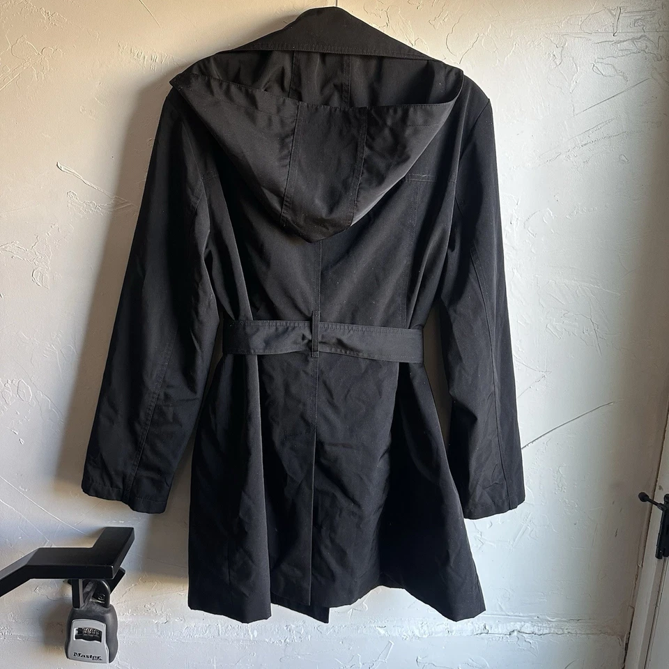 Gabardina para mujer London Fog negra con capucha de doble botonadura minimalista talla XL Foto 2 de 4