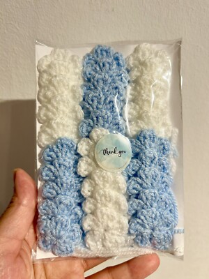 30 HANDGEMACHTE HÄKELBLUMEN WEISS, BLAUE FARBE GRÖSSE 3 CM