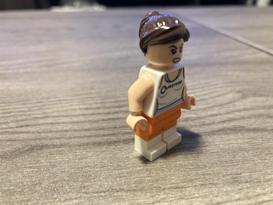 LEGO Dimensions Minifigure Chell (Genuine) Portal 2 - Image 4 of 4