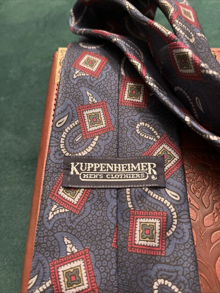 Corbata vintage para hombre Kuppeheimer azul marino cachemir geométrica 100 % seda hecha en EE. UU. Foto 4 de 4