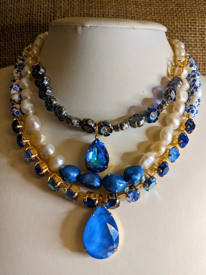 Collar Victoriano Darling Azul Oscuro Cristal Swarovski Porcelana y Cuentas En Capas