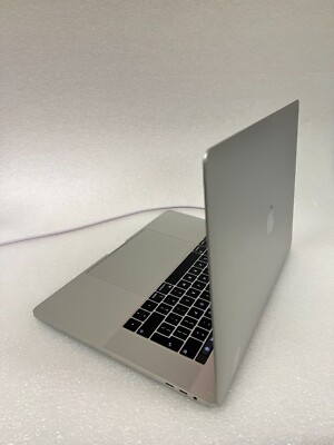Apple Macbook Pro laptop Retina 15
