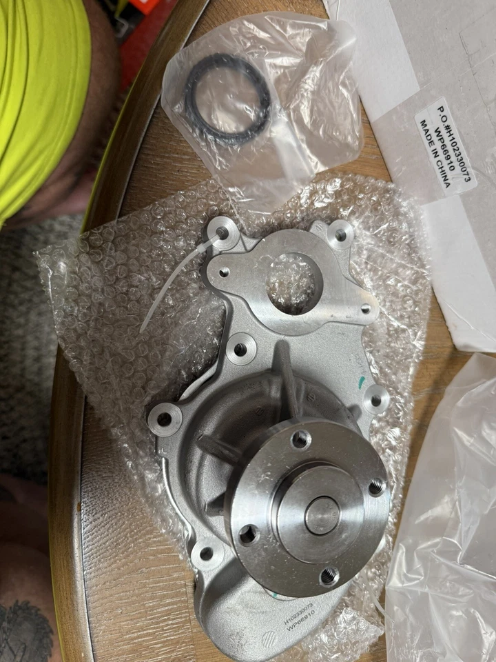 Bomba de agua del motor con junta Ford F-150, Transit, Lincoln Navigator V6 3,5 L Foto 2 de 4