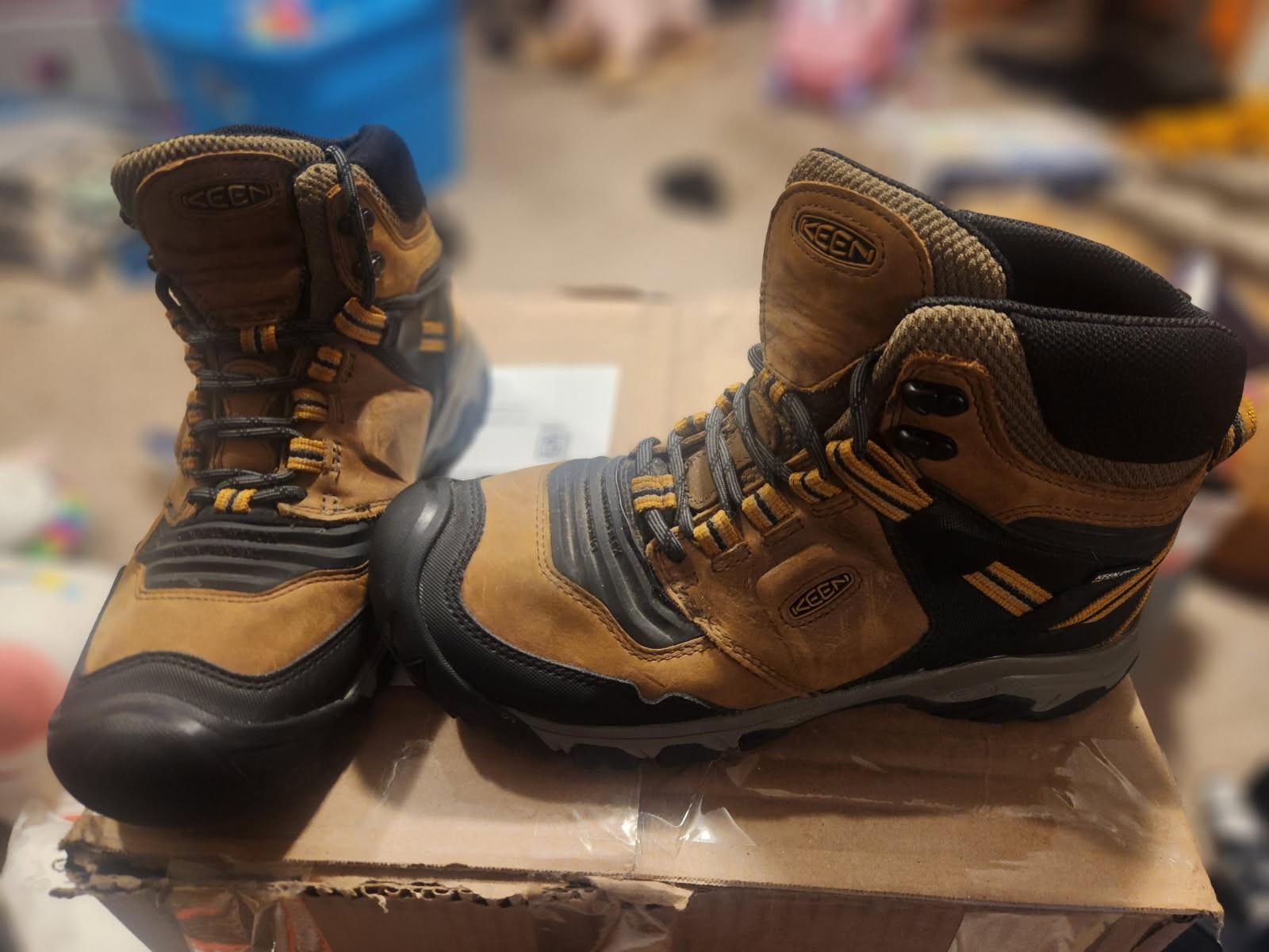 Keen Stivali da Escursionismo Impermeabili Medio Livello Uomo 9.5 Marrone Scarpe Soffitto Flex