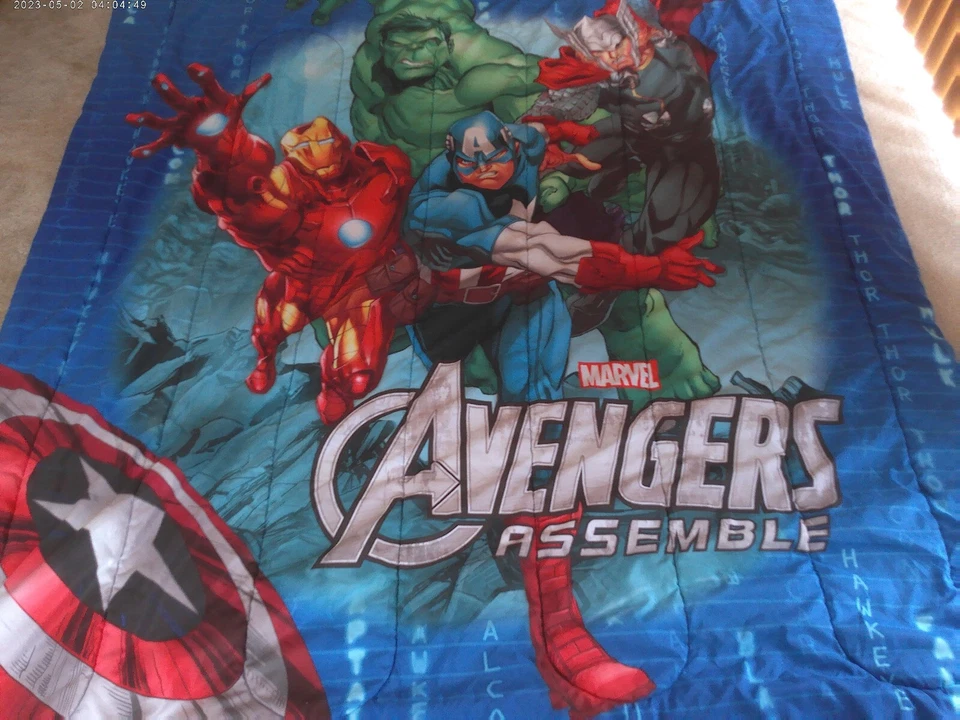 MARVEL AVENGERS TWIN SIZE REVERSIBLE COMFORTER - Image 2 of 4