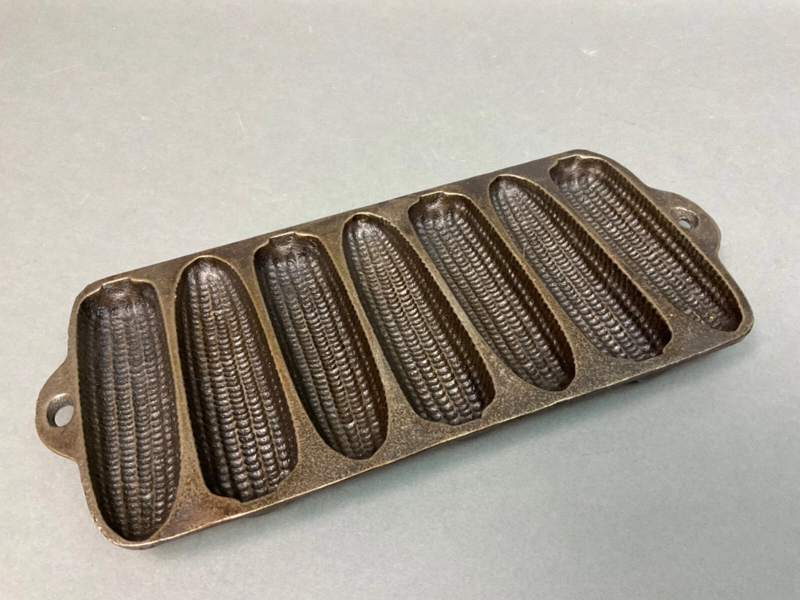 Vintage Seasoned Cast Iron Corn Bread Cupcake Biscuit Pan Griswold? Made in USA