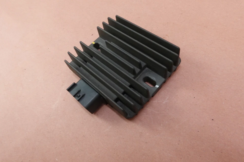 2014 12-15 MV Agusta B3 Brutale 800 Rectifier Voltage Regulator - Image 3 of 4