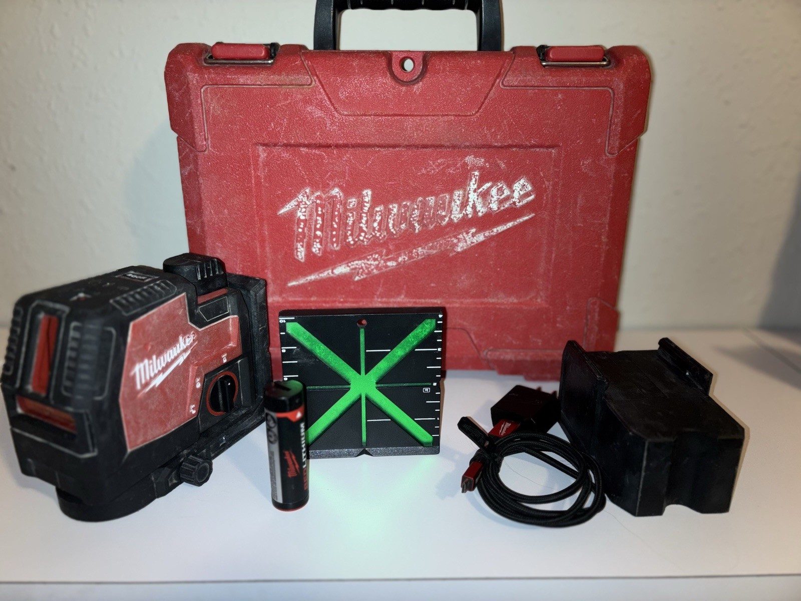 Milwaukee USB Rechargeable Green Cross Line and Plumb Points Laser
